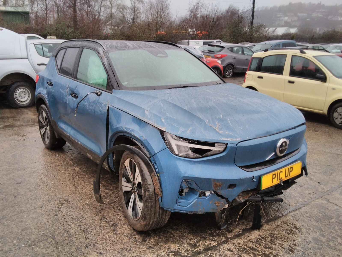 VOLVO XC40