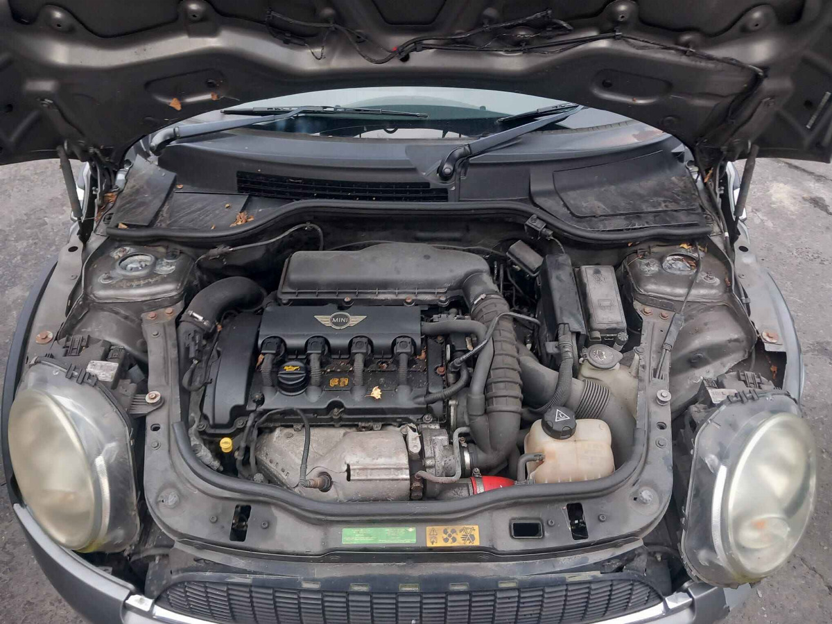 MINI HATCH