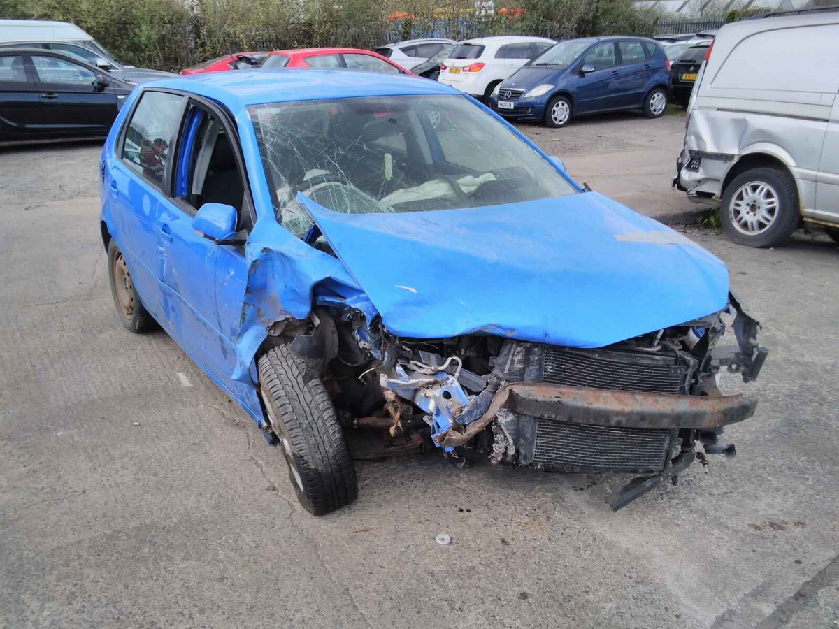 VOLKSWAGEN POLO