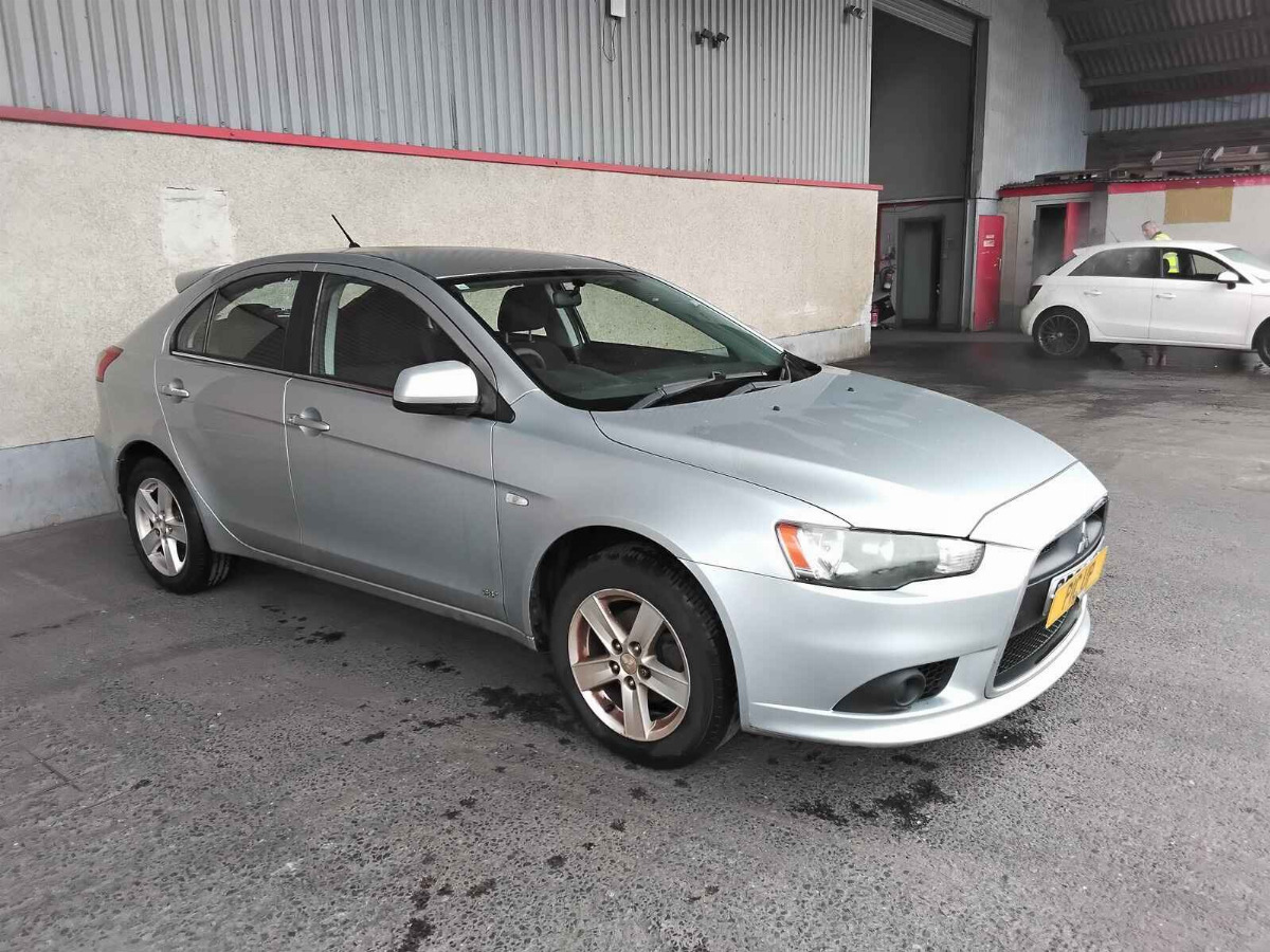 MITSUBISHI LANCER