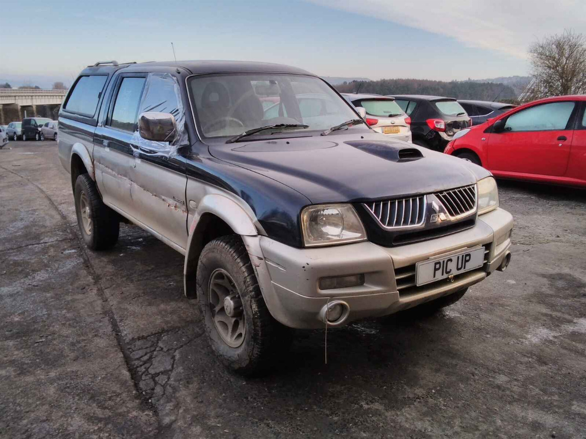 MITSUBISHI L200