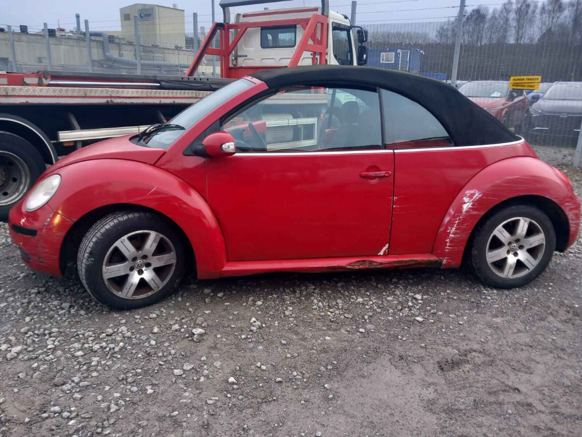 VOLKSWAGEN BEETLE