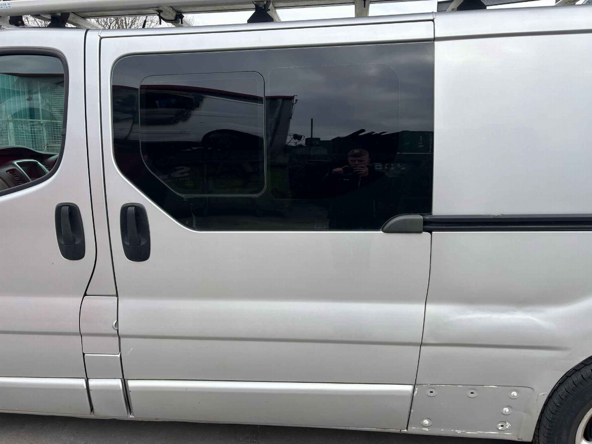 VAUXHALL VIVARO