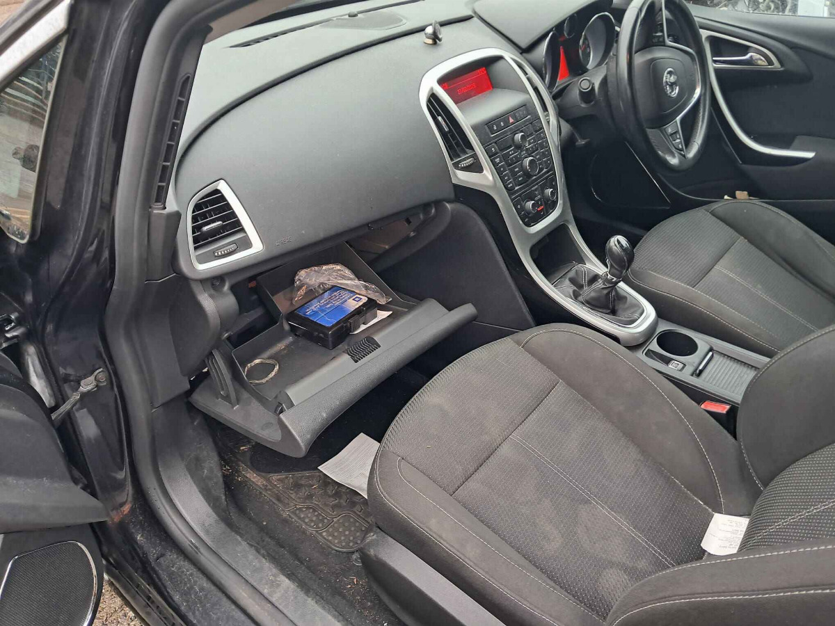 VAUXHALL ASTRA