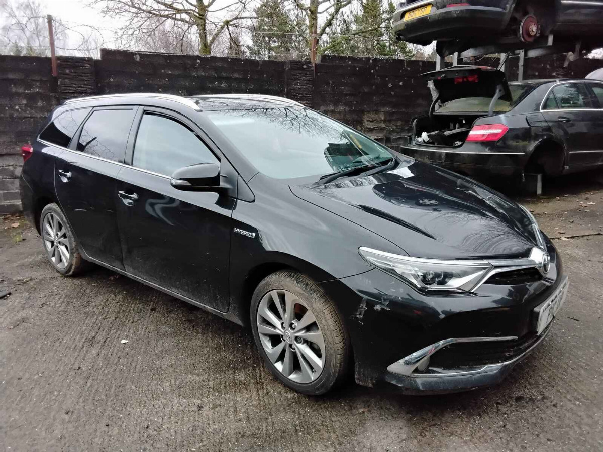 TOYOTA Auris
