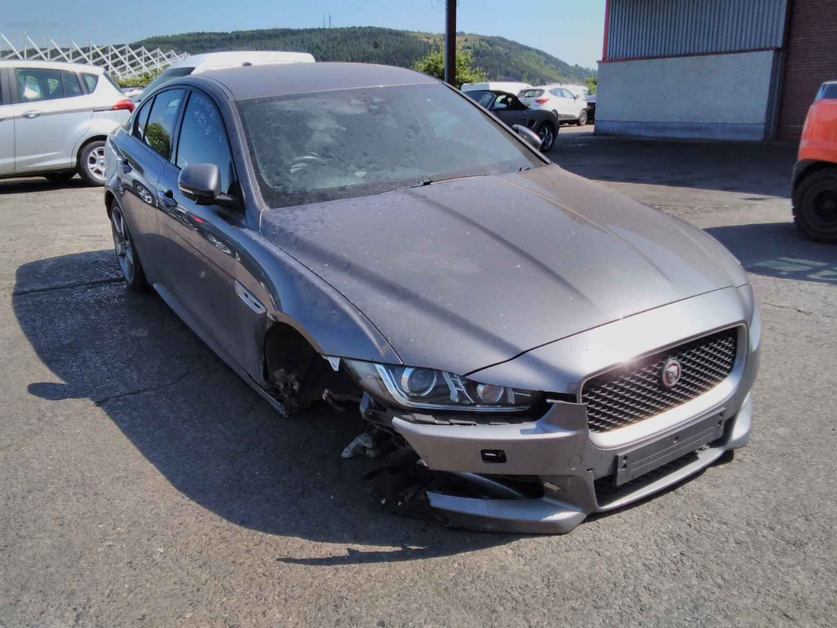 JAGUAR XE