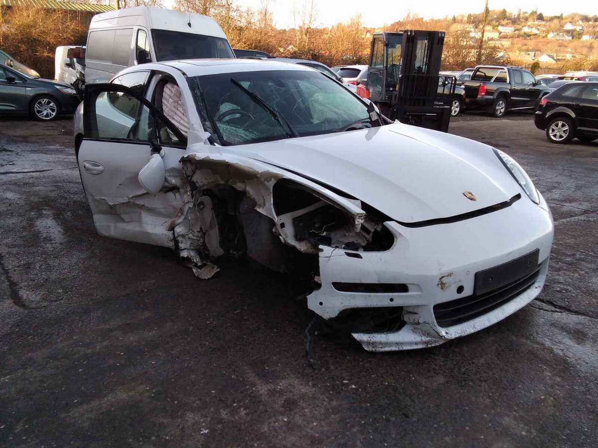 PORSCHE PANAMERA