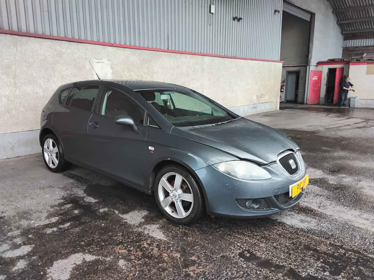 SEAT LEON