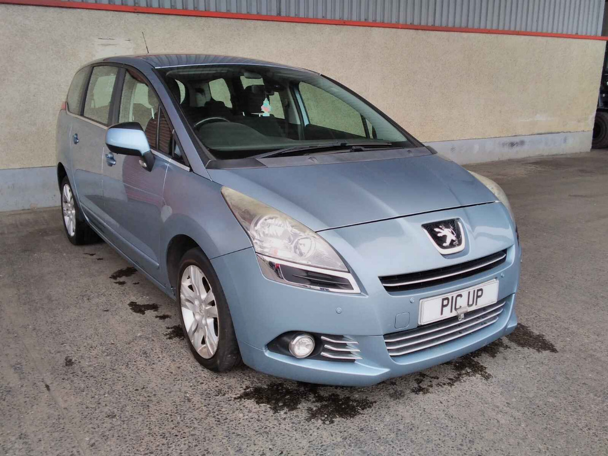 PEUGEOT 5008