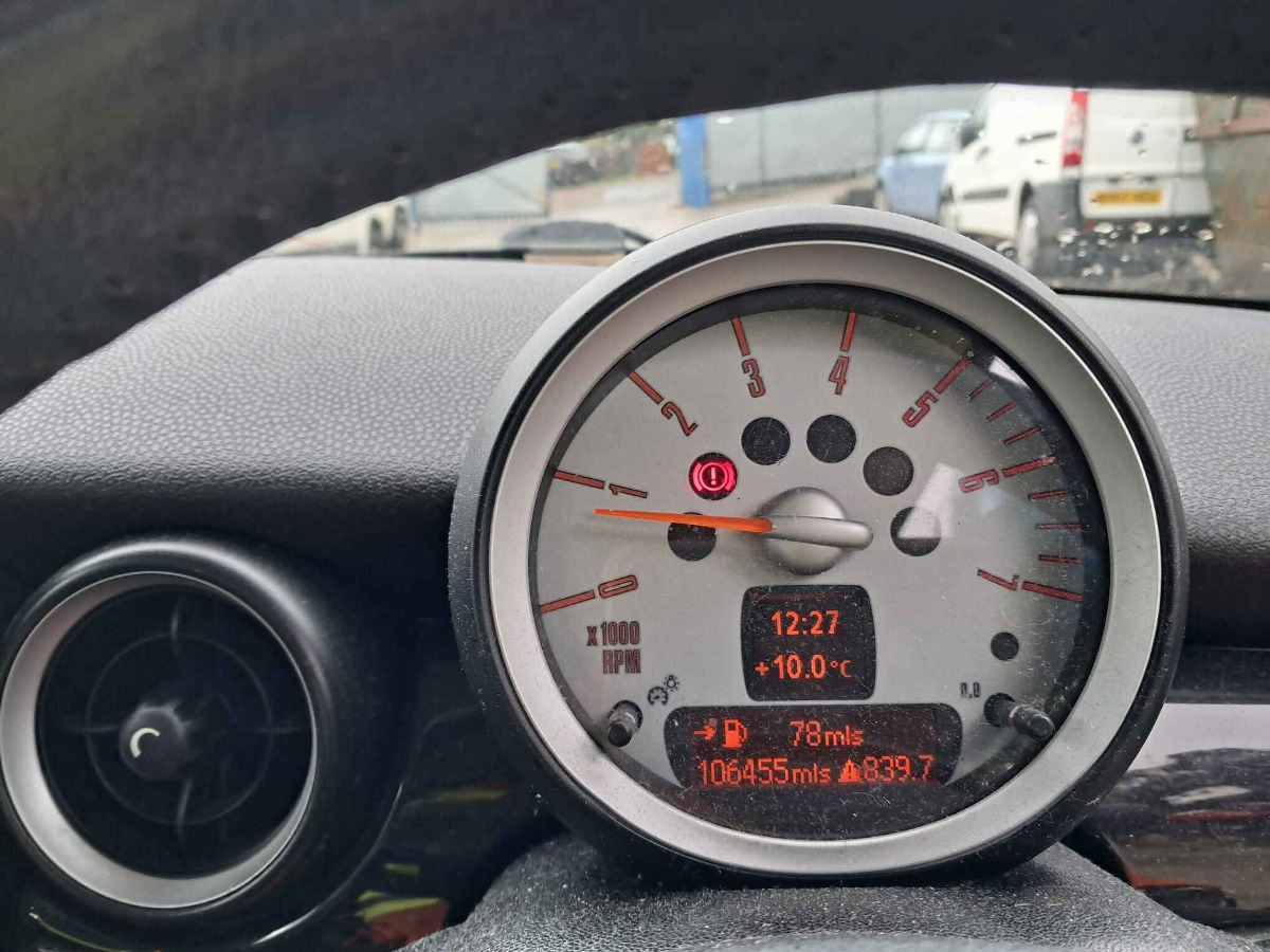 MINI HATCH