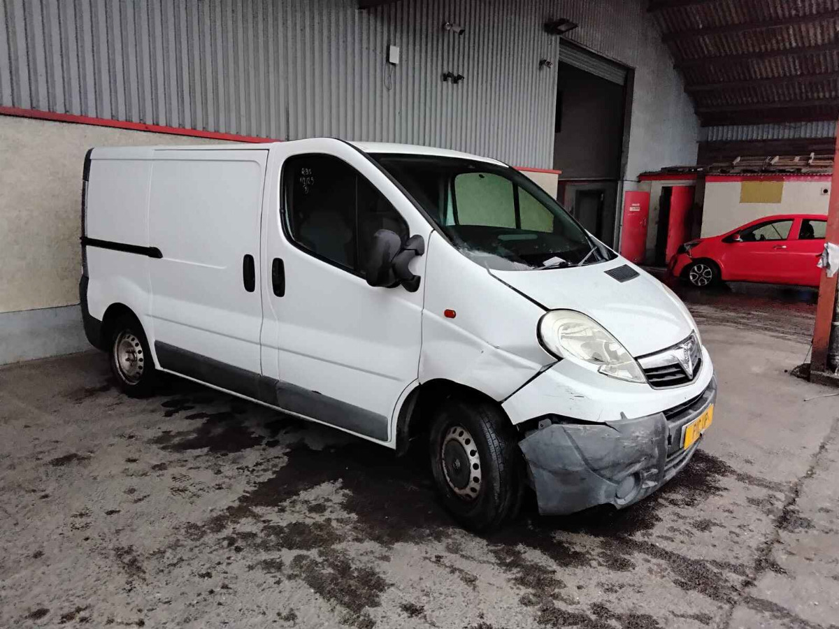 VAUXHALL VIVARO