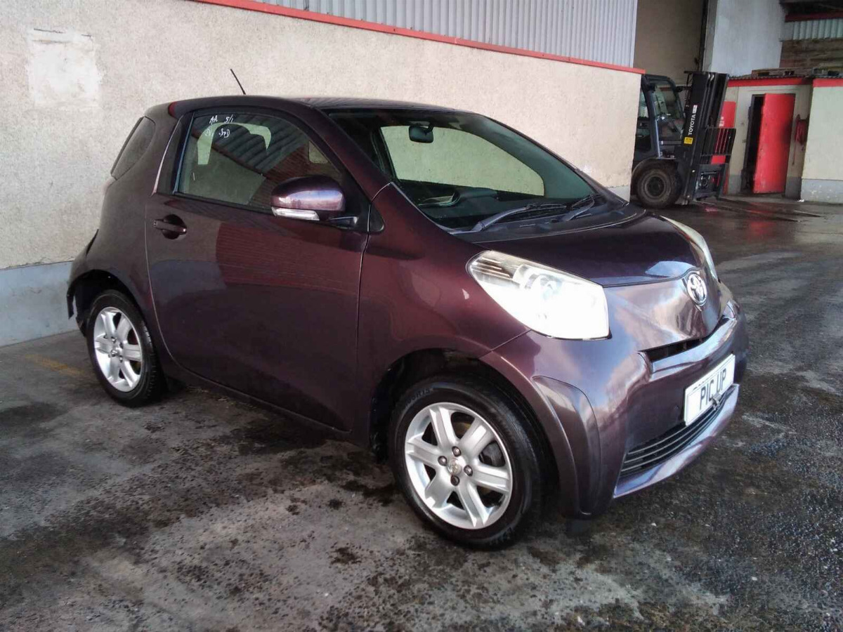 TOYOTA IQ 