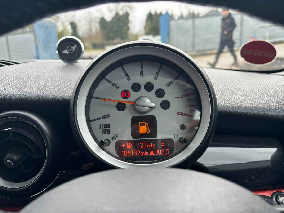 MINI HATCH