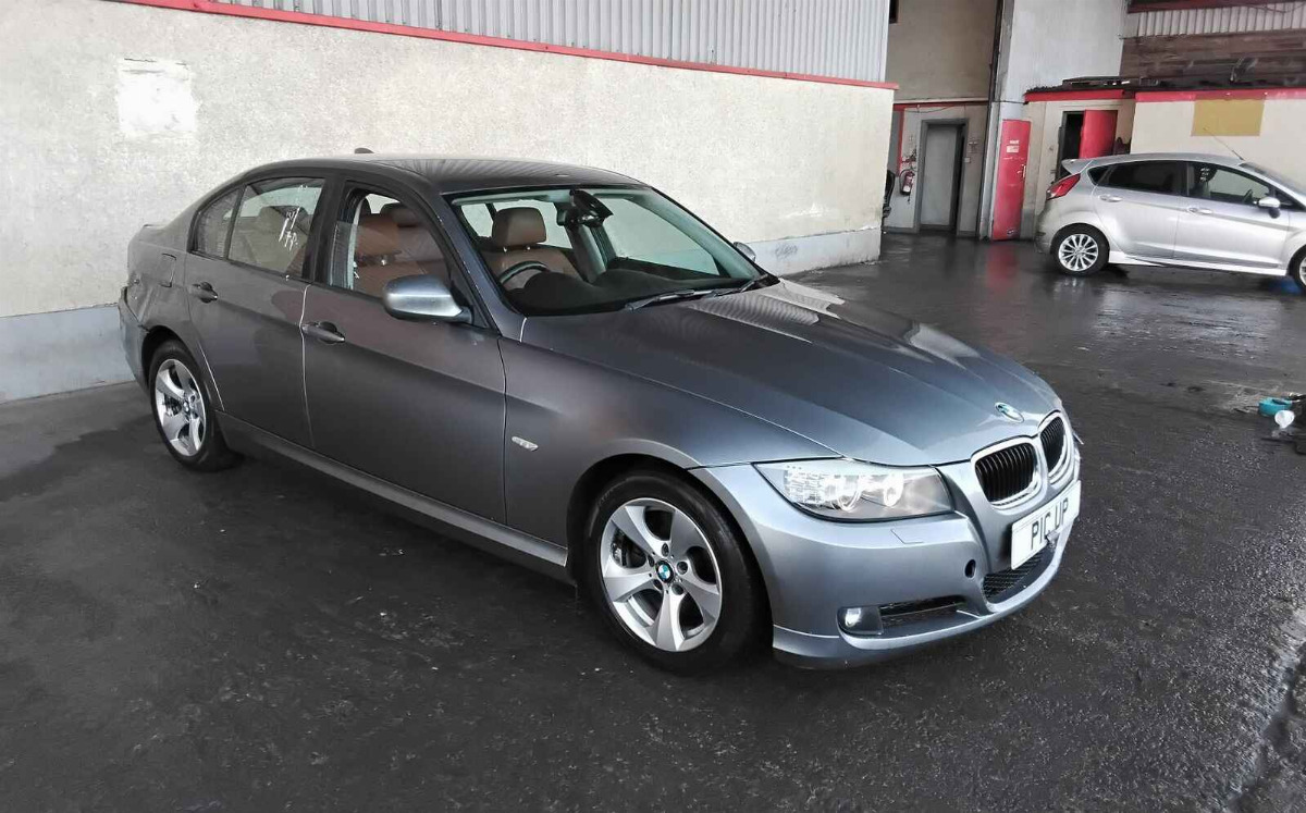 BMW 3 SERIES