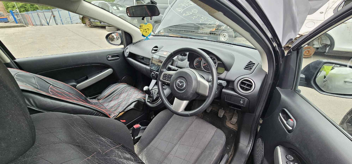 MAZDA 2