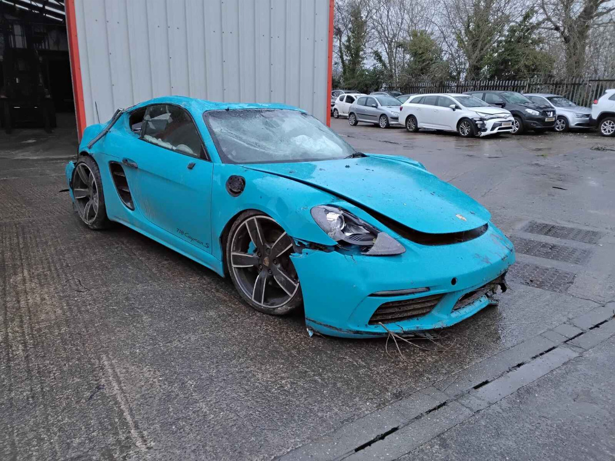 PORSCHE 718
