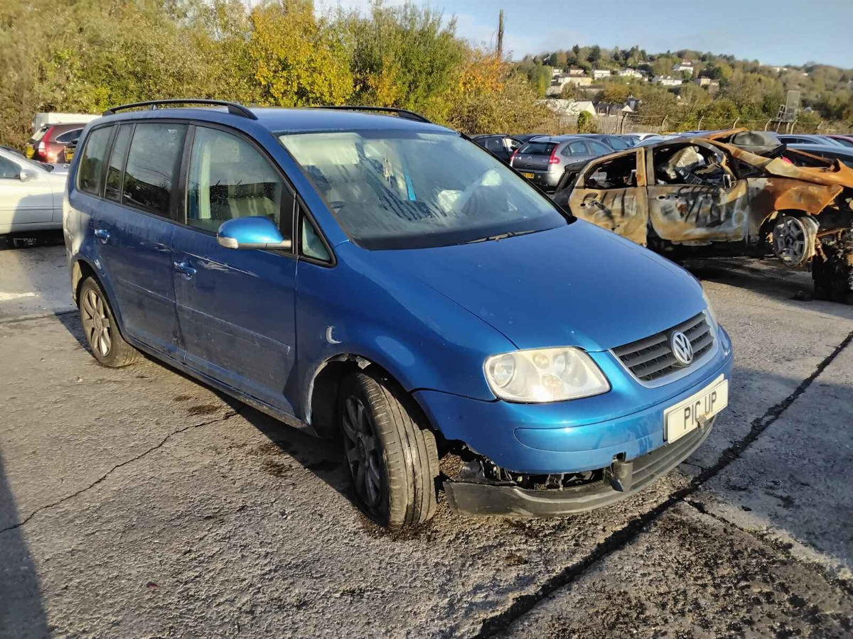 VOLKSWAGEN TOURAN