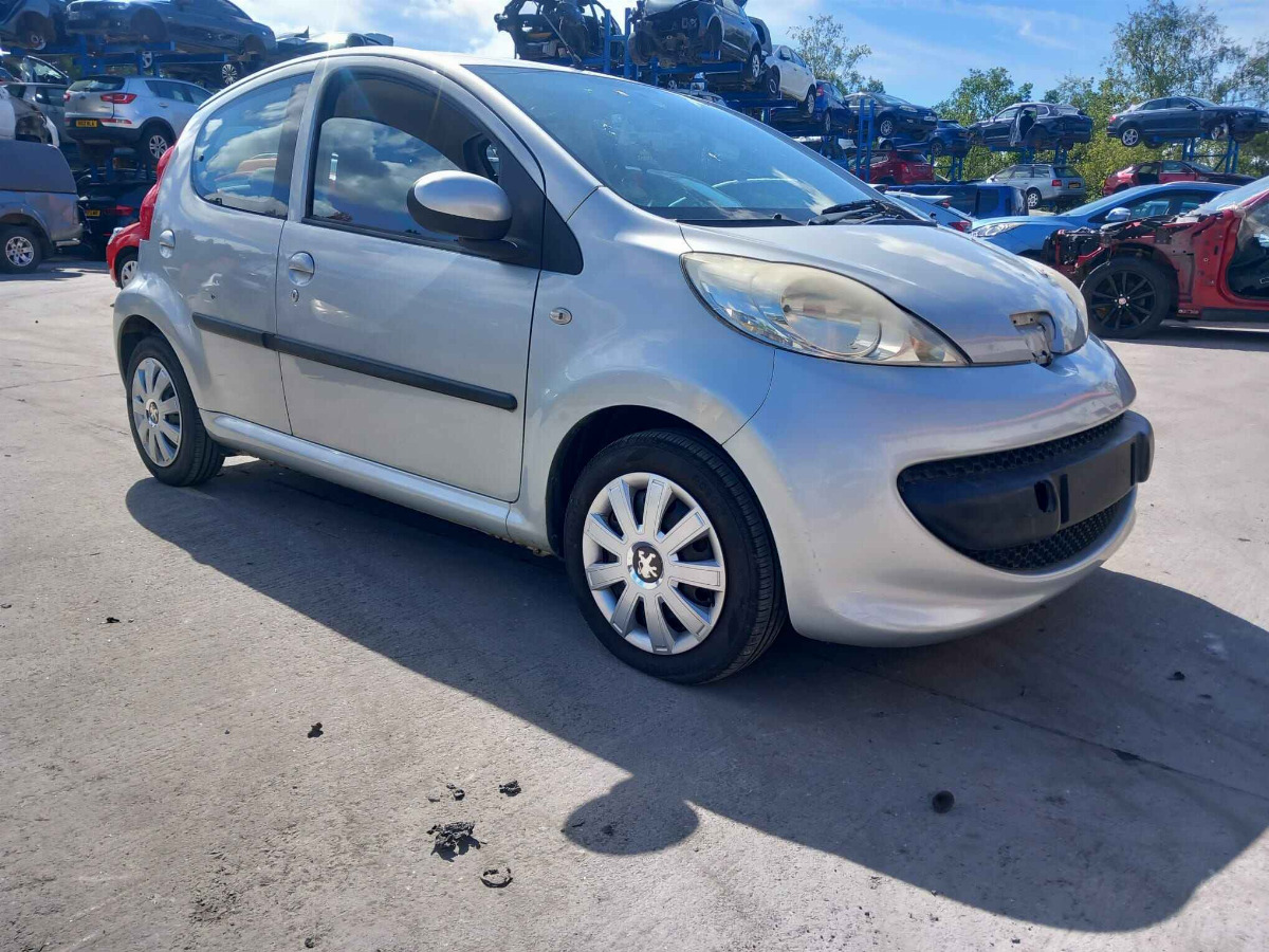 PEUGEOT 107