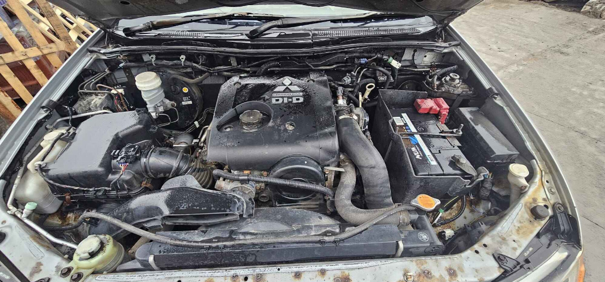 MITSUBISHI L200