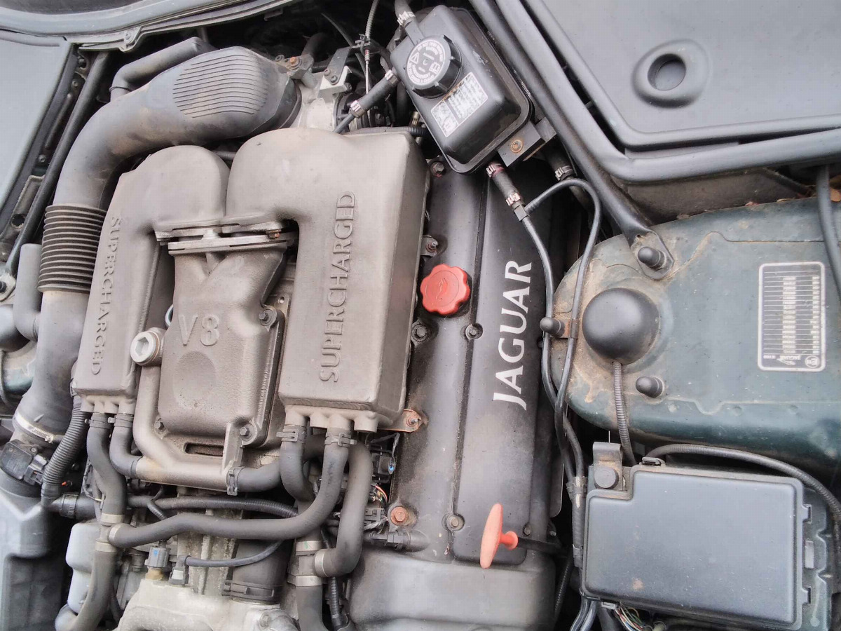 JAGUAR XK8 