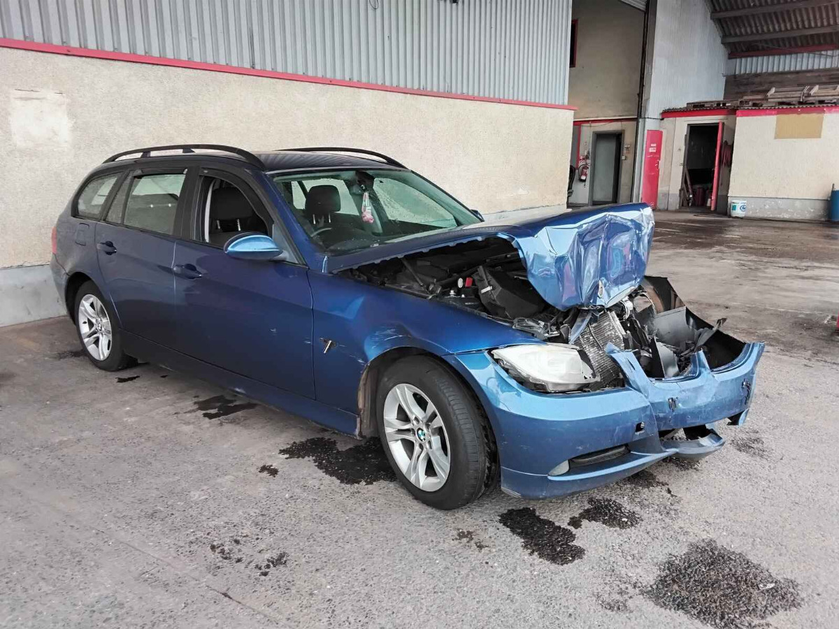 BMW 3 SERIES
