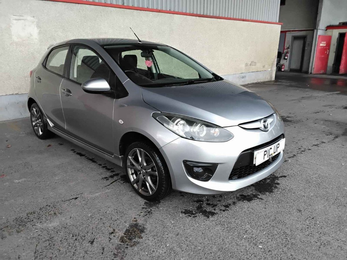 MAZDA 2